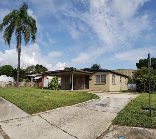 Great Location Near Downtown & Airport