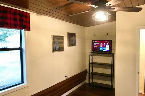 Spacious Cabin In The City*private Swimming Pool