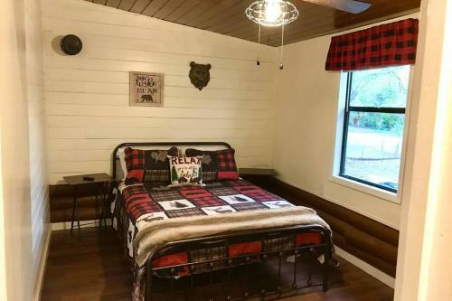 Spacious Cabin In The City*private Swimming Pool