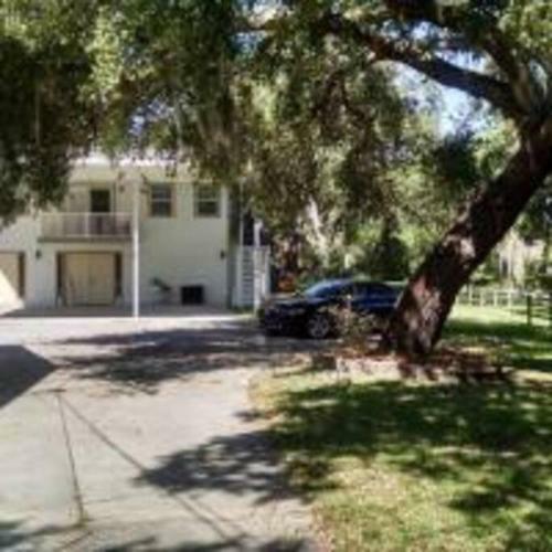 Tampa Lakehouse With Tinyhouse