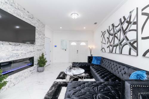 Mohr Loop � Designer Themed Home With Pool