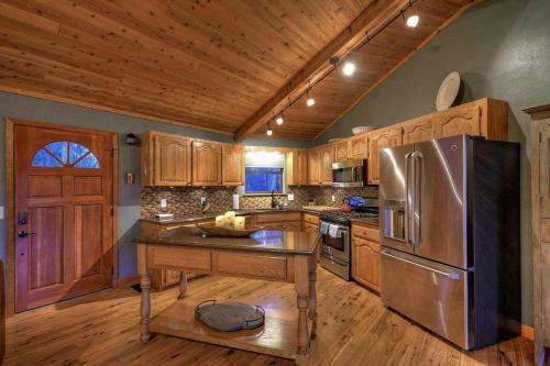 Lakefront Getaway By Escape To Blue Ridge