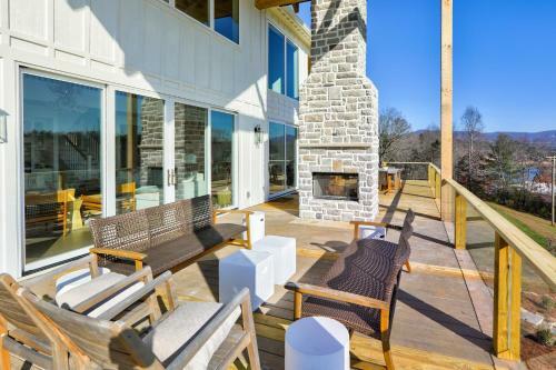 Lodge Modern Mountain Lakeside Retreat