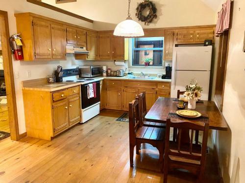Gretel At Alpine Cabins - Peaceful, Private, Perfect