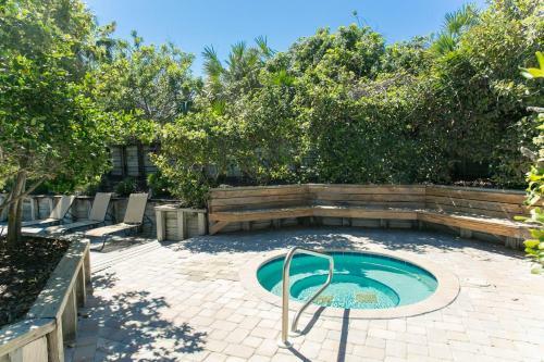 Hibiscus E203 Free Activities, Oceanfront, Wifi, 3 Pools