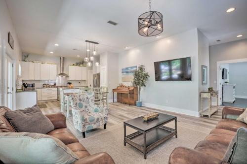 Modern And Bright Bungalow - 2 Blocks To Beach!