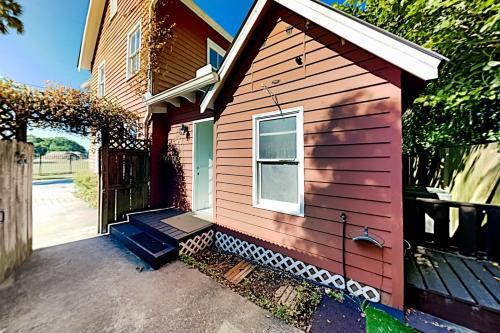 Pine Street Cabana
