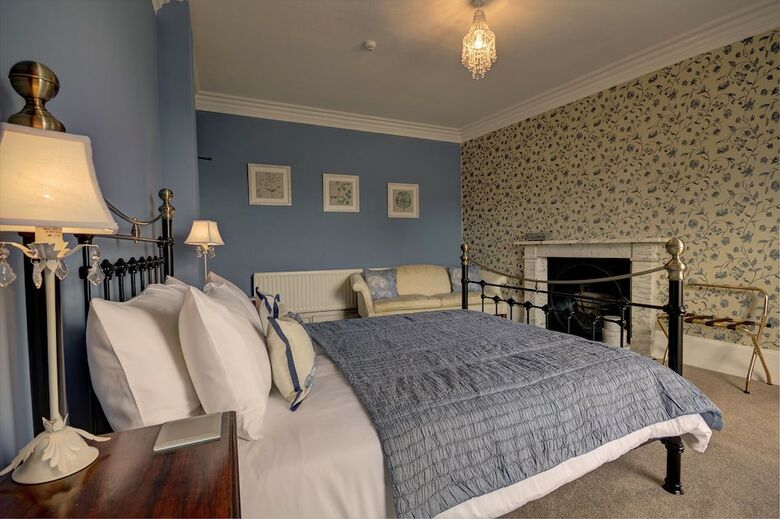 Bed & Breakfast Skeldale House