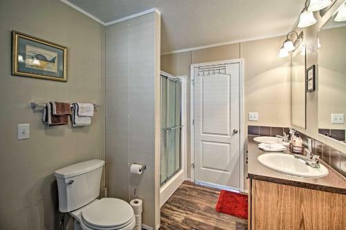 Charming Claxton Home Private Deck And Garden!