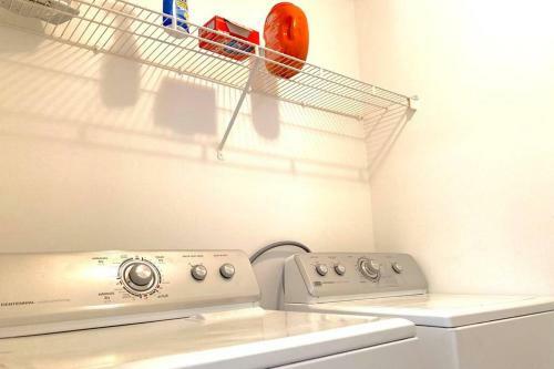 Apartamento Renovated Townhome With Two King Beds & Sep Bath