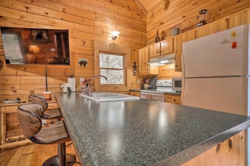 Rustic Clayton Log Cabin With Hot Tub And Views!