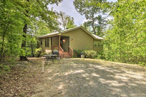The Apple Dumpling Cabin Pool Table, Grill