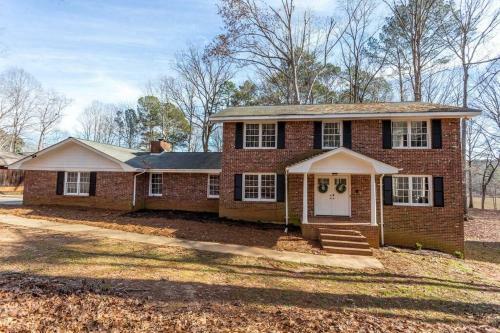 Lakefront Home-2car Garage-tvs-luxury Master Suite
