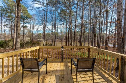 Lakefront Home-2car Garage-tvs-luxury Master Suite