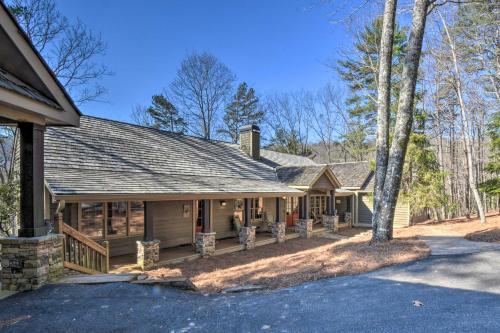 Plummer Lodge In Big Canoe With Lake Access!