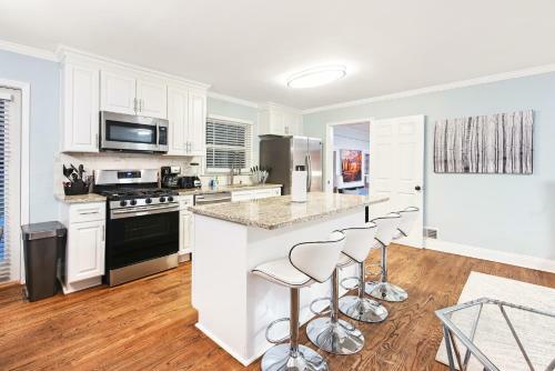 Stunning Atlanta, 7 Bdr-sleeps 15