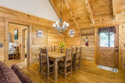 Poppy's Great Escape - 4 Bed 4 Bath - Hot Tub