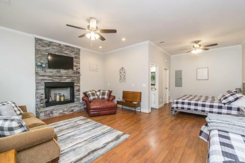 Poppy's Great Escape - 4 Bed 4 Bath - Hot Tub