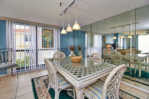 Apartamento Conveniently Located Corner Unit With Beach Front Views Chb305