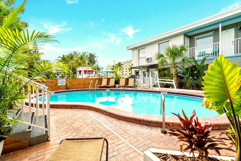 Hotel Boutique Beach Retreat, Heated Pool, Open Corridor