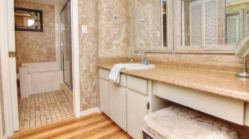 Arie Dam By Teeming Vacation Rentals