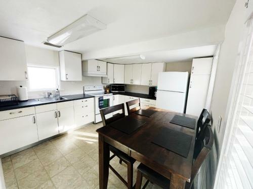 Beach Ave Escape - Unit B