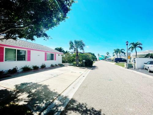 Beach Ave Escape - Unit B