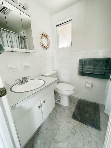 Beach Ave Escape - Unit B