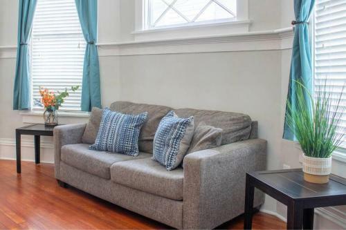 Ole Arbor Historic Home-centrally Located-rosehill