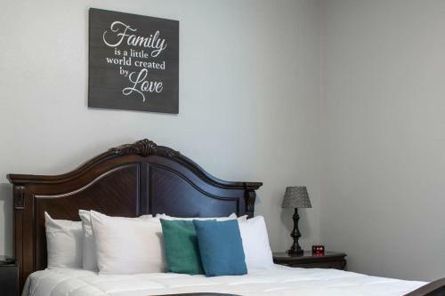 Ole Arbor Historic Home-centrally Located-rosehill