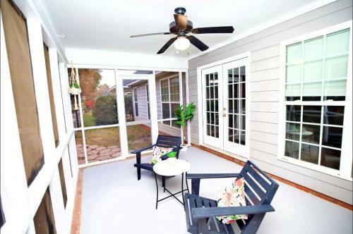 Red Brick Retreat/w Fireplace (Kid Friendly)
