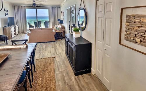 Apartamento Barefoot Bliss - Beachfront Condo - Sleeps 14