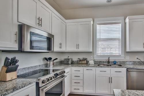 Hook, Wine & Sinker - Private Pool! Brand New!