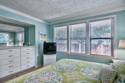Sand Blast - Lovely Beachfront Home With Tons Of Space!