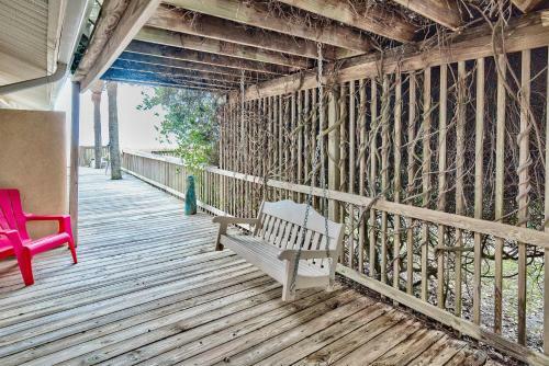 Life's A Beach! Beautiful Private Beachfront Home! Tons Of Space! 2 Greatrooms!