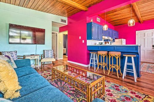 Vibrant Pcb Abode With Patio Walk To The Beach