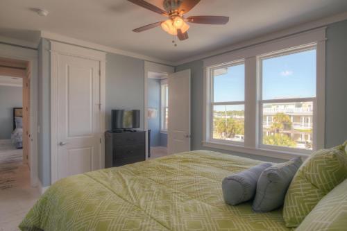 Making Waves - Huge Heated Beachfront Pool & Hot Tub! Best In Pcb!