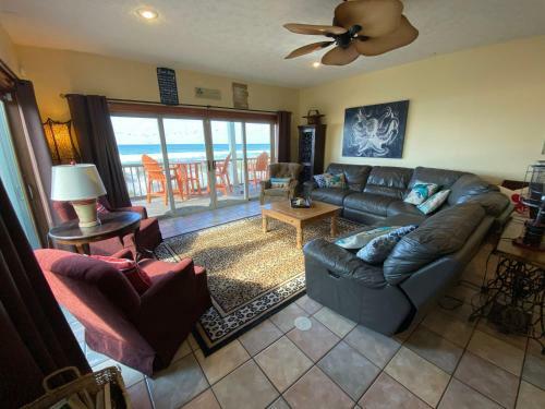 Beachcomber - Beachfront With Pool And Hot Tub - On The Beach!