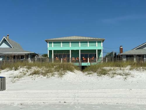 Beachcomber - Beachfront With Pool And Hot Tub - On The Beach!