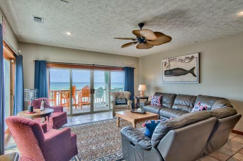 Beachcomber - Beachfront With Pool And Hot Tub - On The Beach!