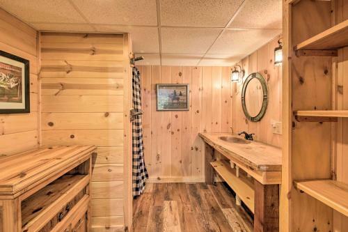 Updated Blue Ridge Cabin With Hot Tub And Fire Pit!