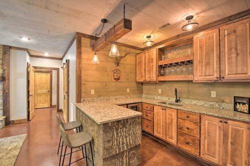 Idyllic Blue Ridge Cabin With Hot Tub And Decks!