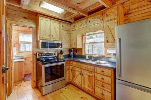 Log Cabin With Mountain View And Privacy