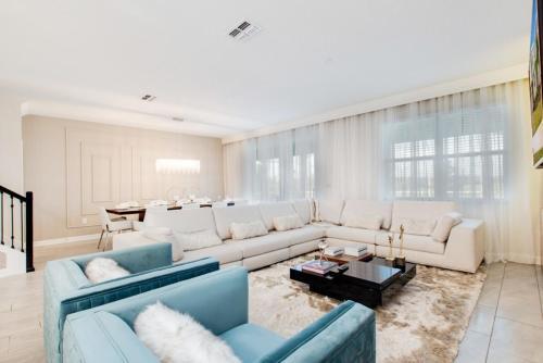 8833cruden Villa