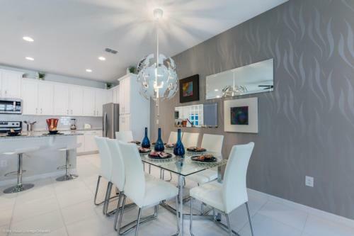 Unsurpassed 5 Bdm Townhome With Private Pool Townhouse