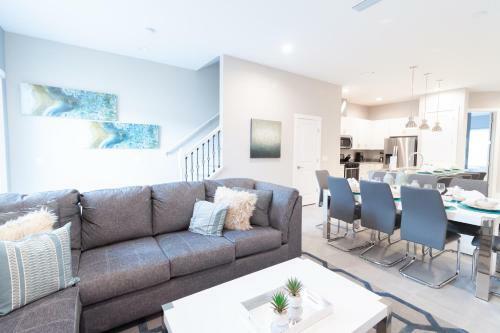New 4 Br 4 Ba Villa Ground Zero To Theme Parks