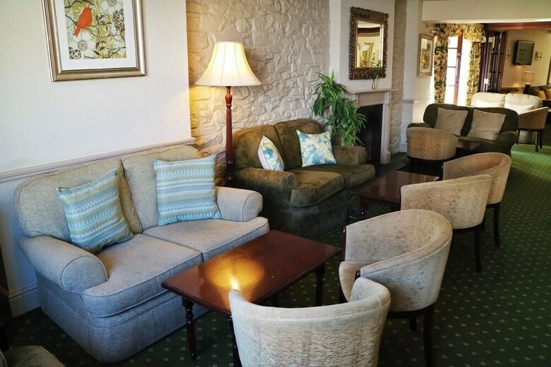 Falcon Hotel