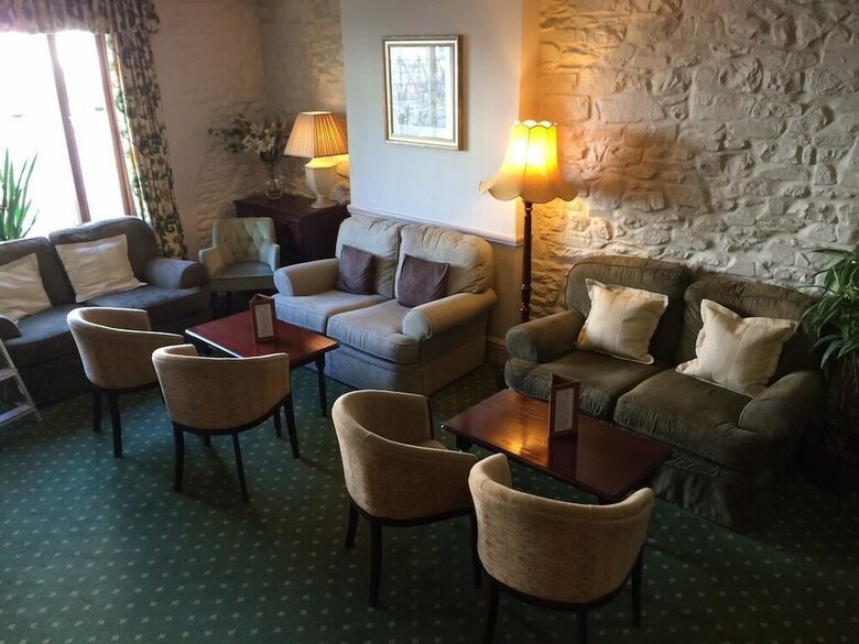 Falcon Hotel