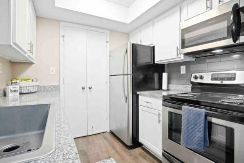 Apartamento A Contemporary Buckhead Haven With Self Check In