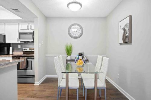 Apartamento A Contemporary Buckhead Haven With Self Check In